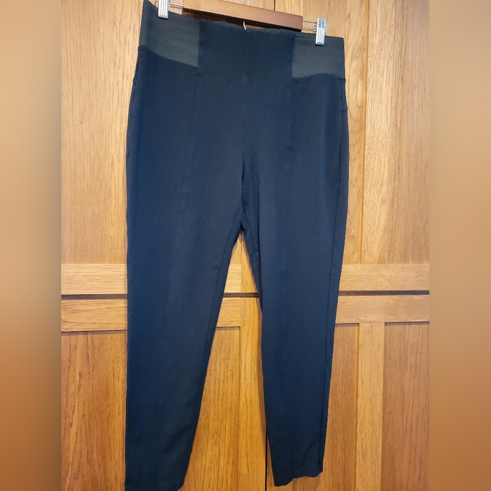 Maurices Womens Black Stretchy Leggings. Size Large Short